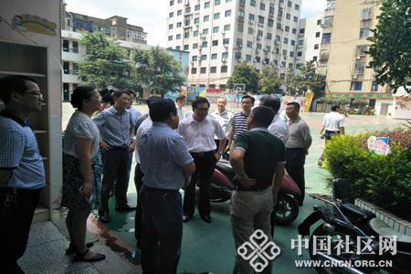杨湾社区:王立市长来社区调研文明城市创建