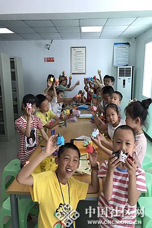蔡家坡社区开展"小小巧手"手工折纸活动