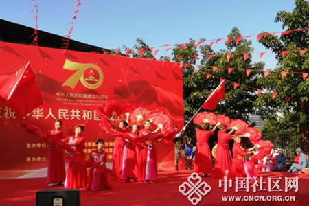 沙河社区"红枫叶"舞蹈队参与"中华人民共和